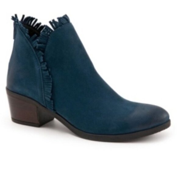 Bueno Shoes - Bueno Cathy Bootie Blue Nubuck SZ 38 7.5-8M